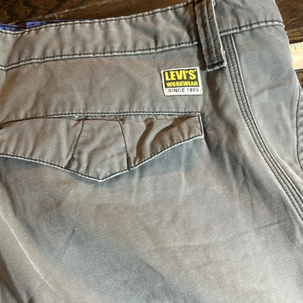 Levis‎ Workwear Cargo Shorts Mens Size 40 Green Khaki Raw Hem 11 Inch Inseam
